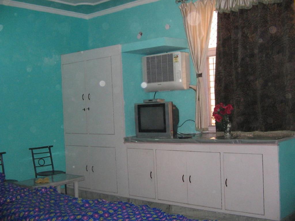 Balaji Guest House - Home Stay Greater Noida Room photo